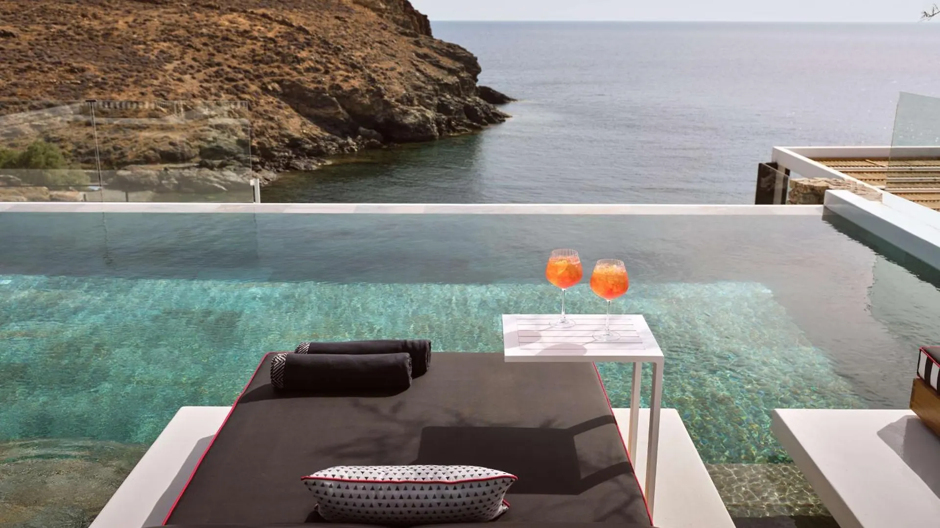 Semeli Coast Mykonos Curio Collection By Hilton Hotel Merchia Beach 5*,  Grécia